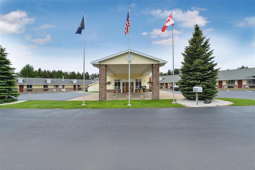 Best Western Of Harbor Springs Exterior photo